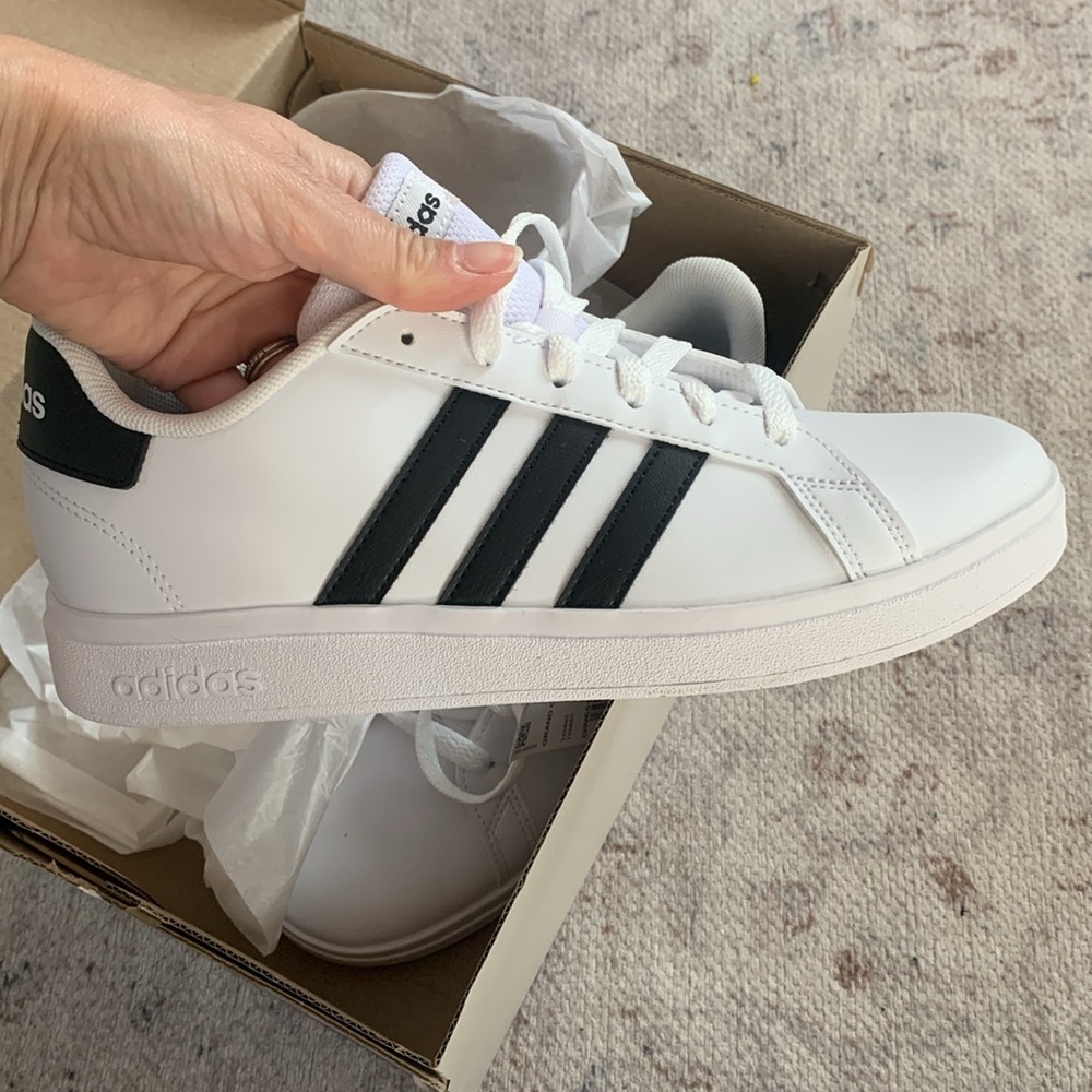 NWT Adidas Grand Court 2.0 Sneakers youth/women